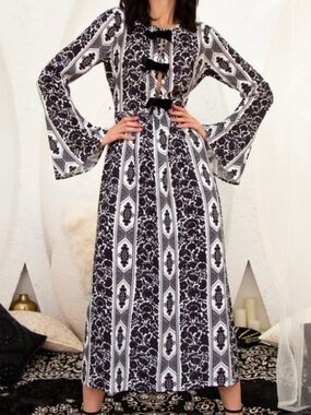 NWOT BEYOND BY VERA Black & White Floral Long Sleeve Dress